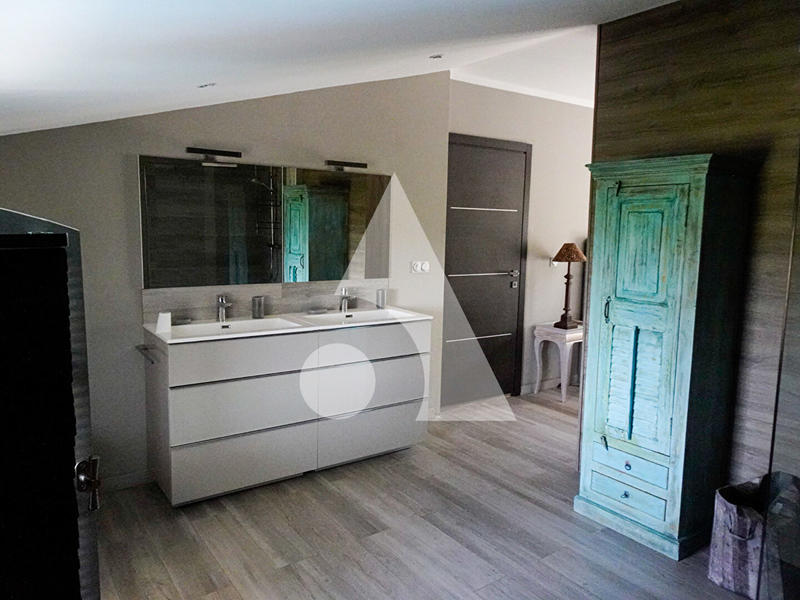 Maison - 200 m² - 7 pièces