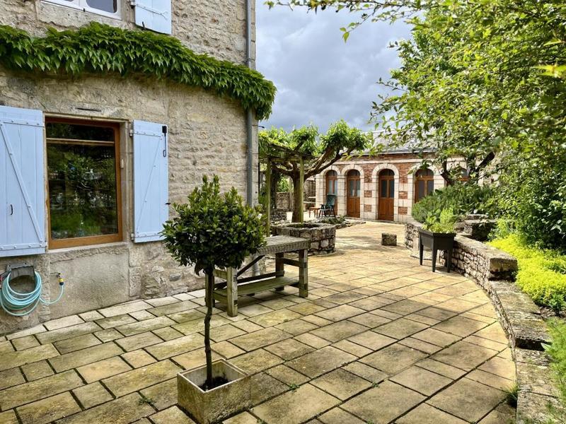 Maison - 209 m² - 9 pièces