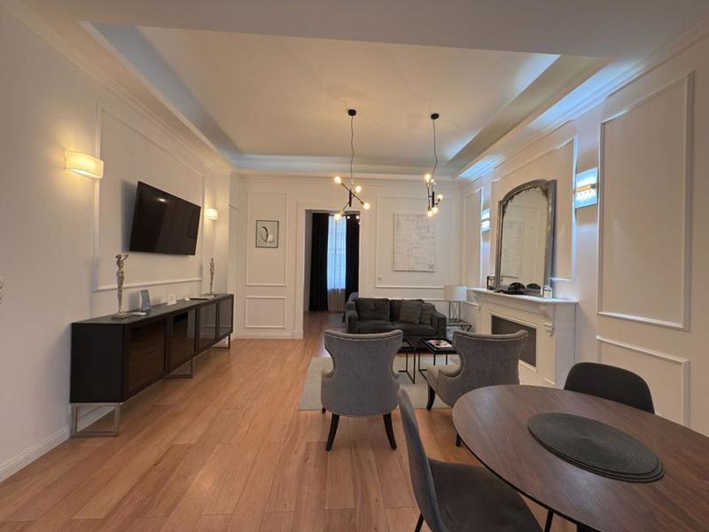 Maison - 400 m² - 12 pièces