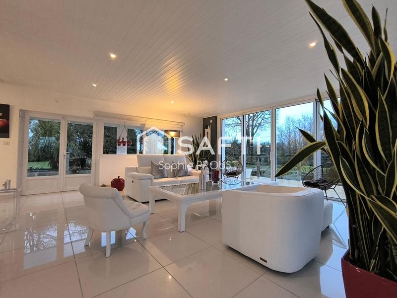 Maison - 250 m² - 8 pièces