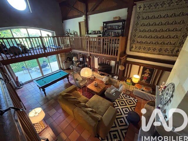 Maison - 220 m² - 7 pièces