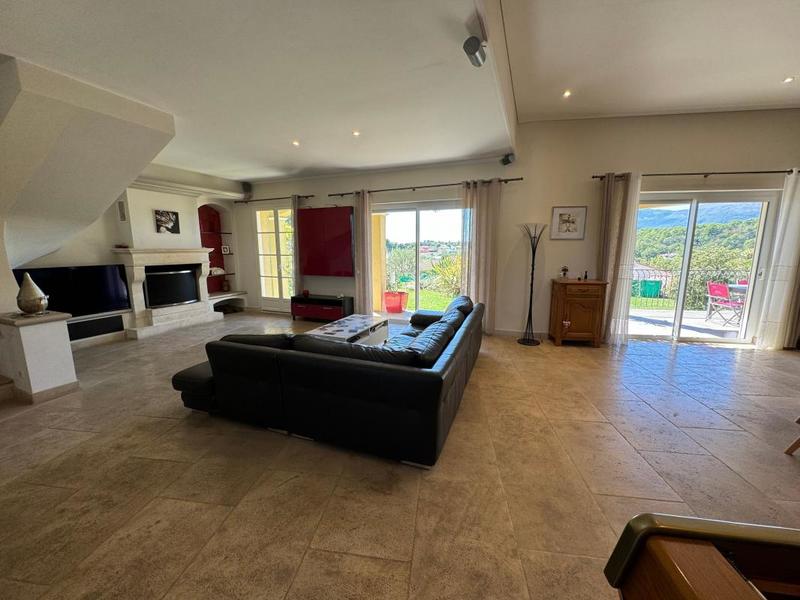 Villa - 230 m² - 5 pièces