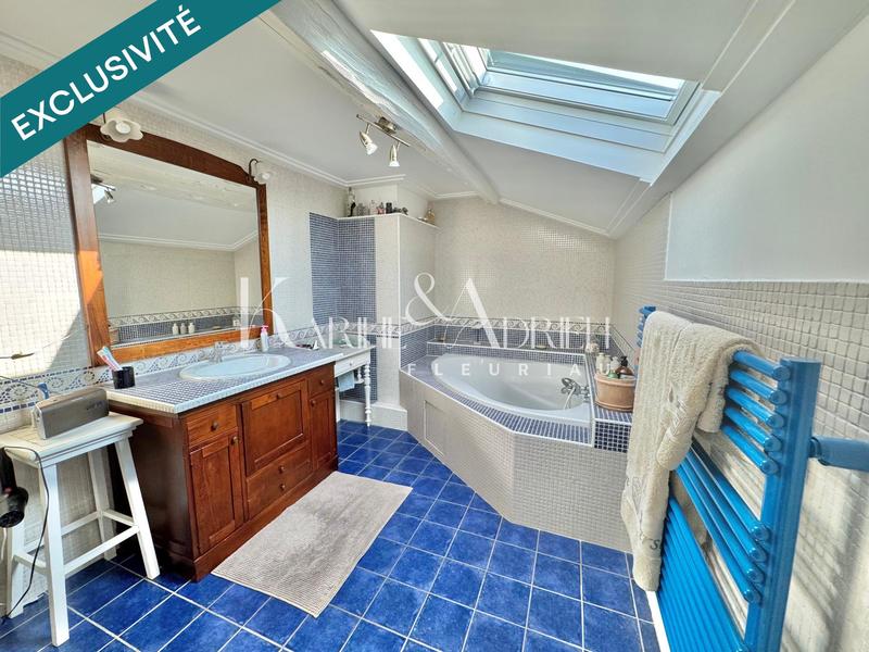 Maison - 216 m² - 7 pièces