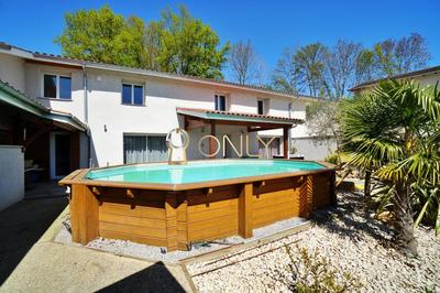 Maison - 226 m² - 6 pièces