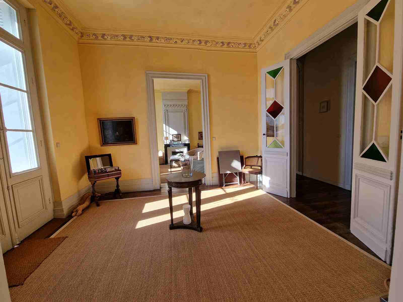 Propriété - 353 m² - 11 pièces