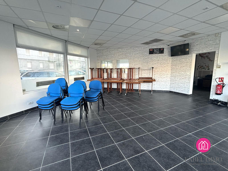 Local commercial - 196 m² - 8 pièces