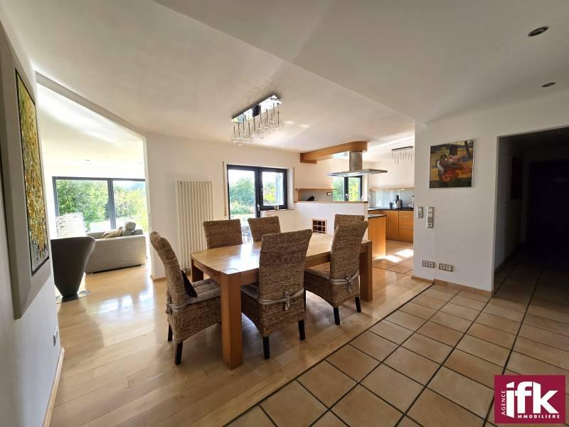 Propriété - 249 m² - 9 pièces