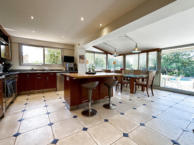 Villa - 282 m² - 8 pièces