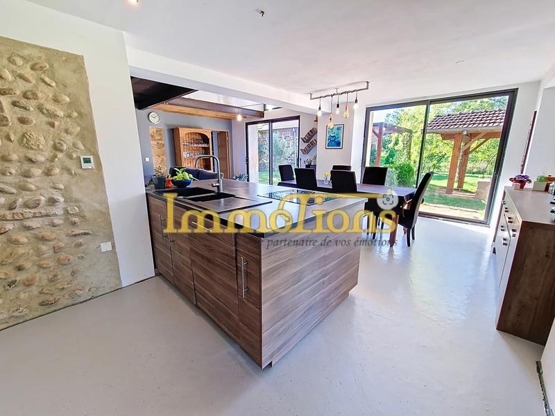 Maison - 217 m² - 9 pièces