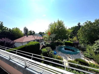 Maison - 215 m² - 8 pièces