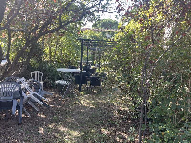 Propriété - 900 m² - 14 pièces