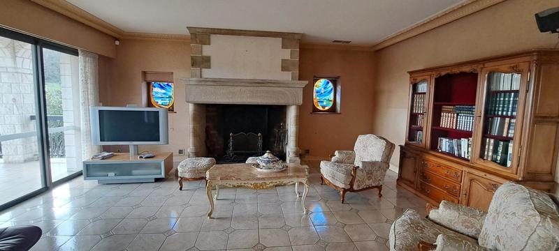 Maison - 290 m² - 7 pièces