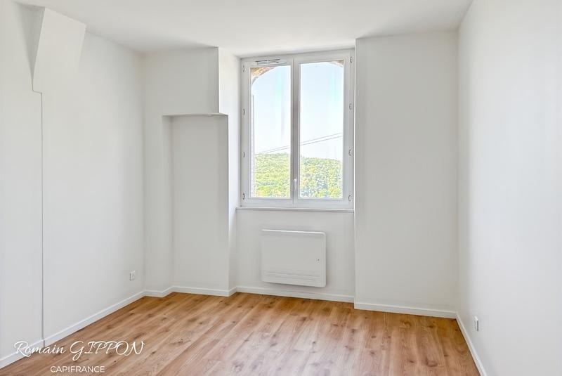 Maison - 215 m² - 9 pièces