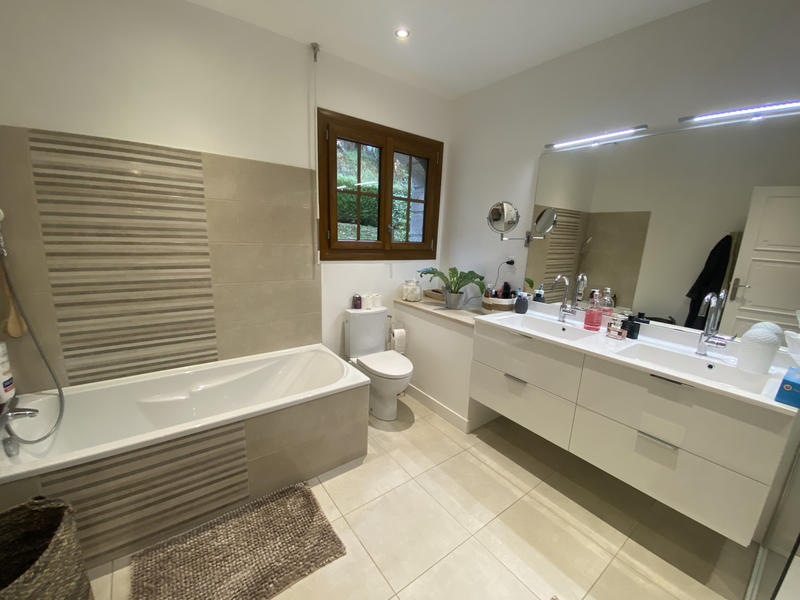 Maison - 224 m² - 8 pièces