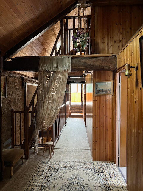 Maison - 201 m² - 7 pièces