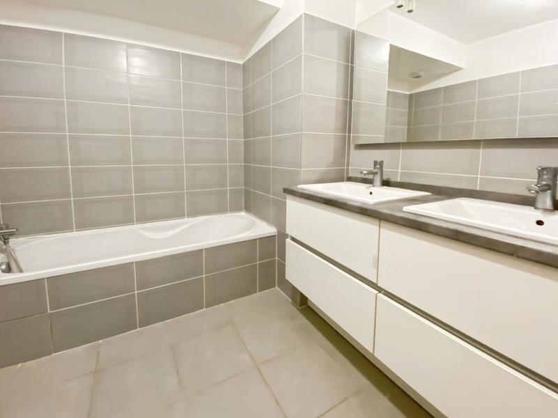 Appartement - 99 m² - 4 pièces