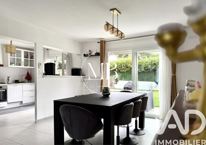 Maison - 95 m² - 5 pièces