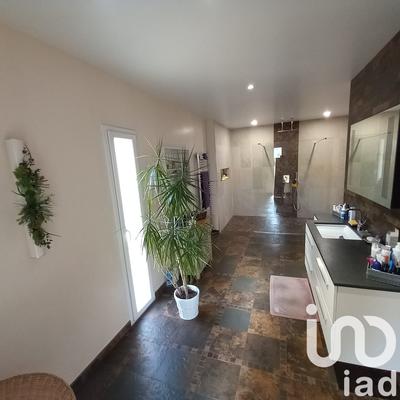 Maison - 260 m² - 10 pièces