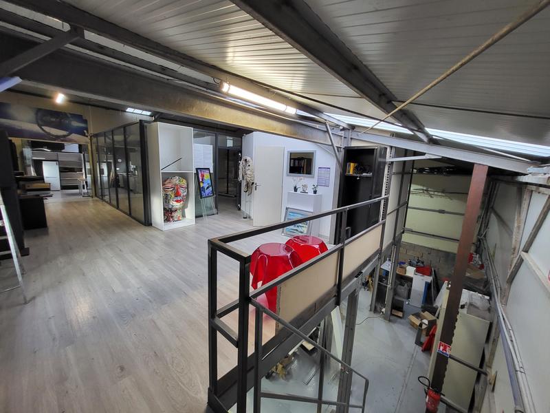 Entrepôt - 1 200 m²