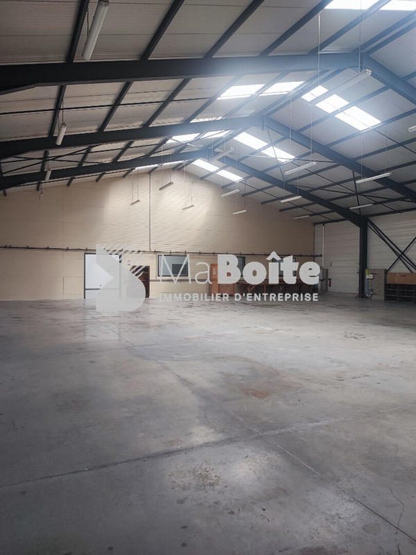 Entrepôt - 850 m²