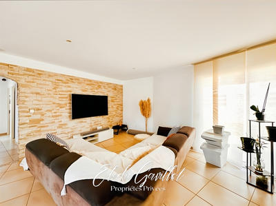 Maison - 90 m² - 5 pièces