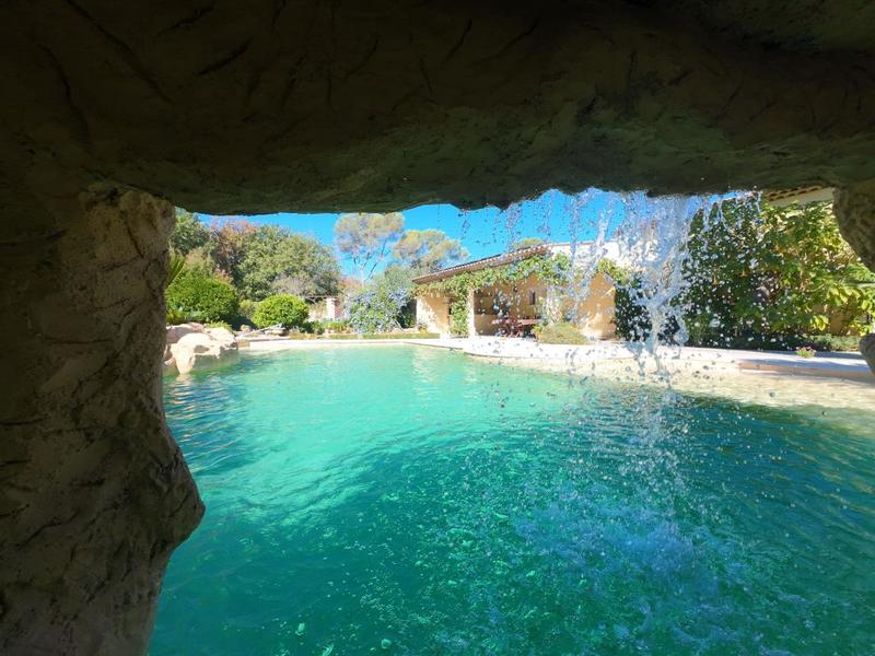 Villa - 469 m² - 9 pièces