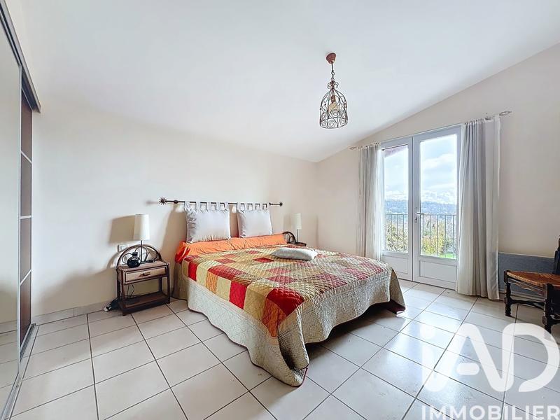 Maison - 182 m² - 6 pièces