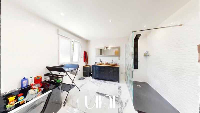 Maison - 206 m² - 6 pièces