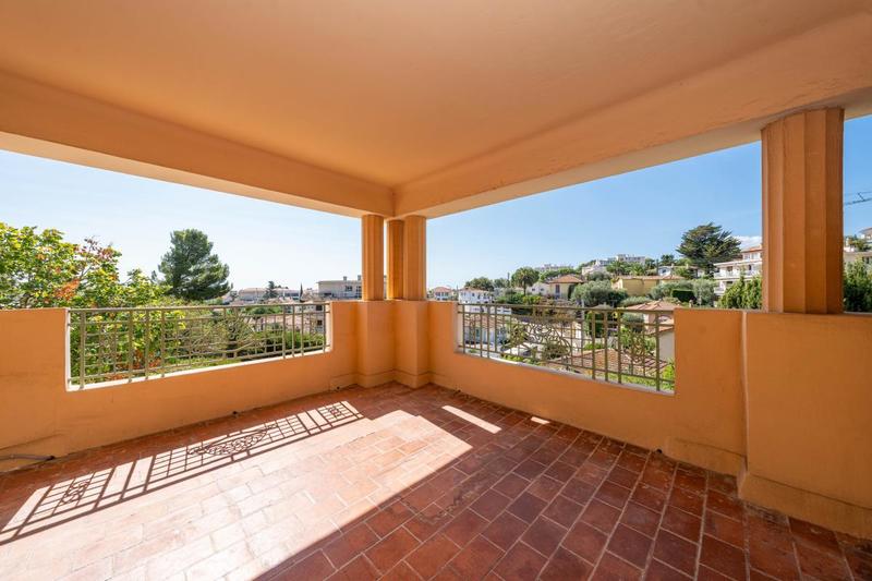 Maison - 201 m² - 7 pièces