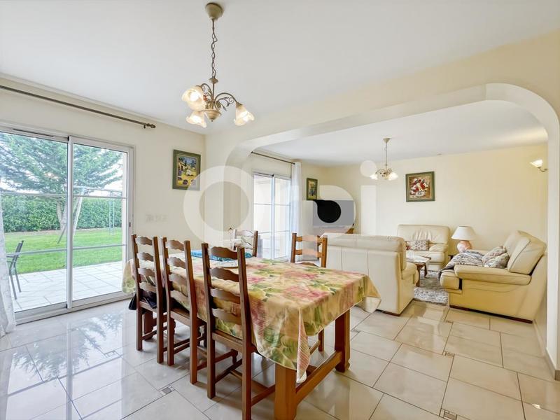 Maison - 300 m² - 7 pièces