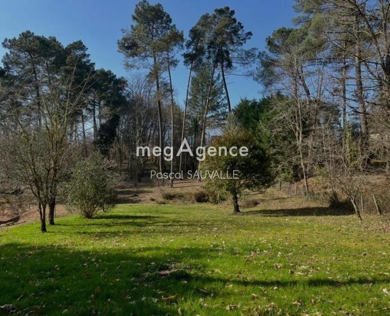 Terrain constructible - 1 400 m²