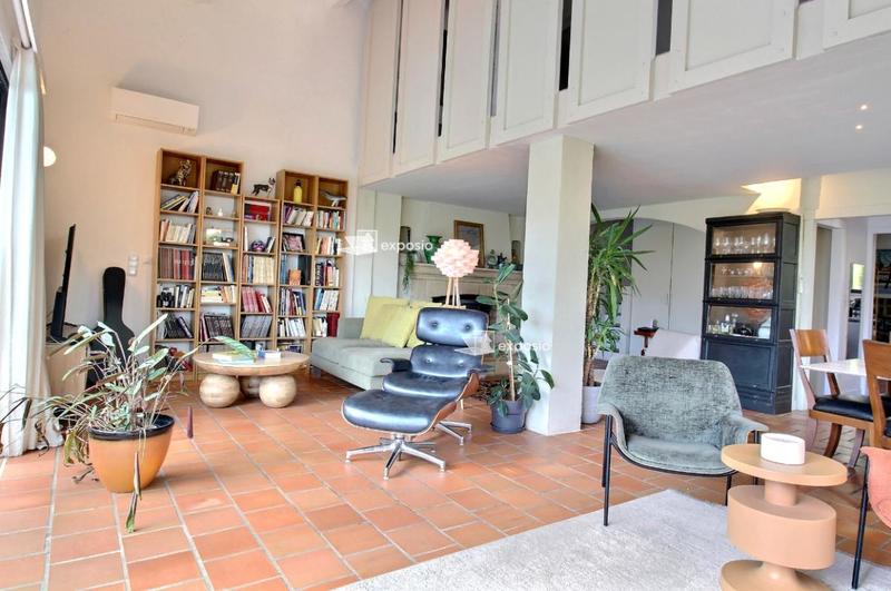 Maison - 222 m² - 8 pièces