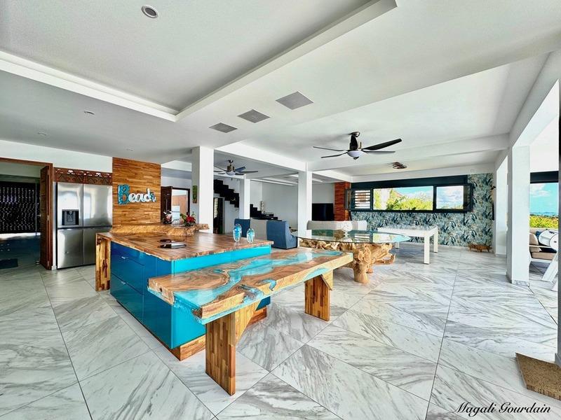 Maison - 256 m² - 7 pièces