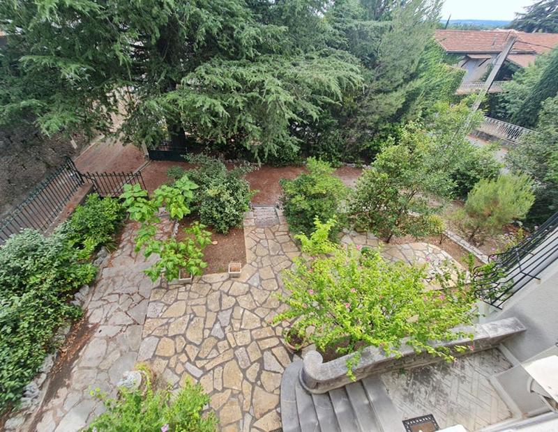 Maison - 330 m² - 10 pièces