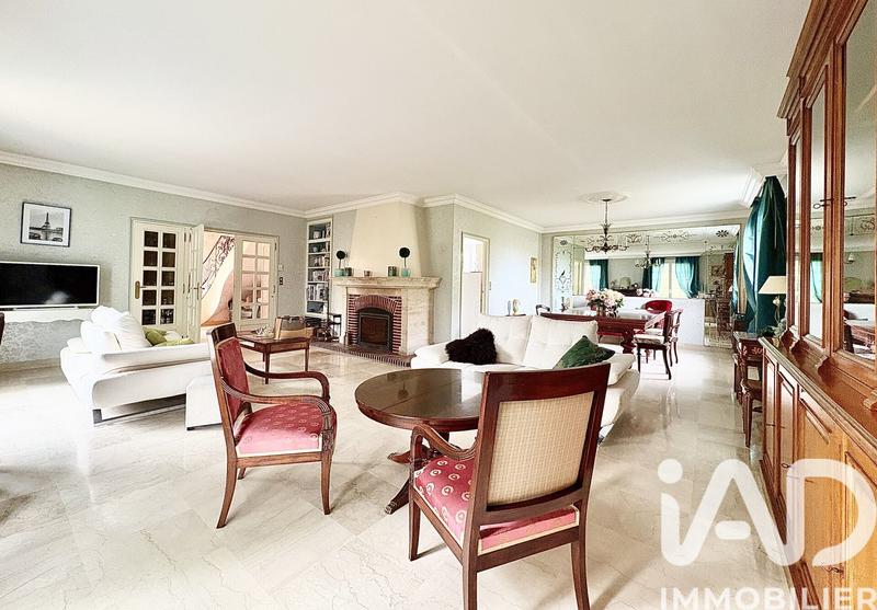 Maison - 216 m² - 10 pièces