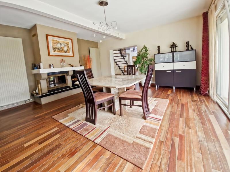 Maison - 217 m² - 5 pièces