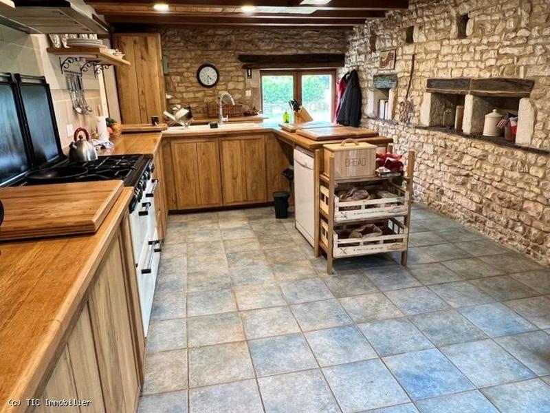 Maison - 270 m² - 11 pièces