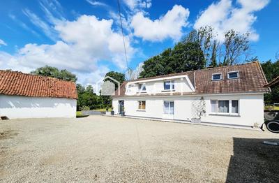 Maison - 215 m² - 9 pièces