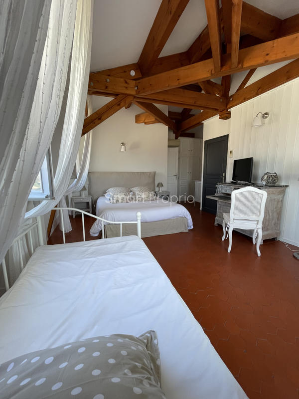 Propriété - 350 m² - 9 pièces