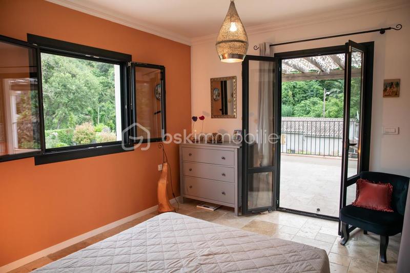 Demeure - 262 m² - 7 pièces