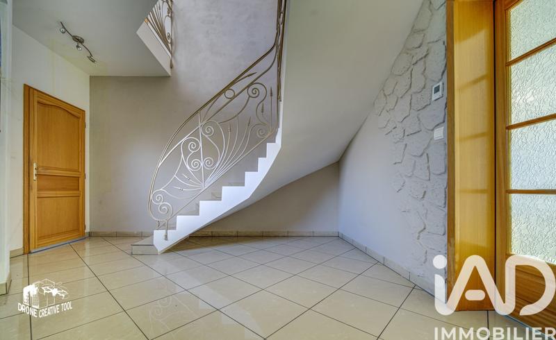 Maison - 267 m² - 9 pièces