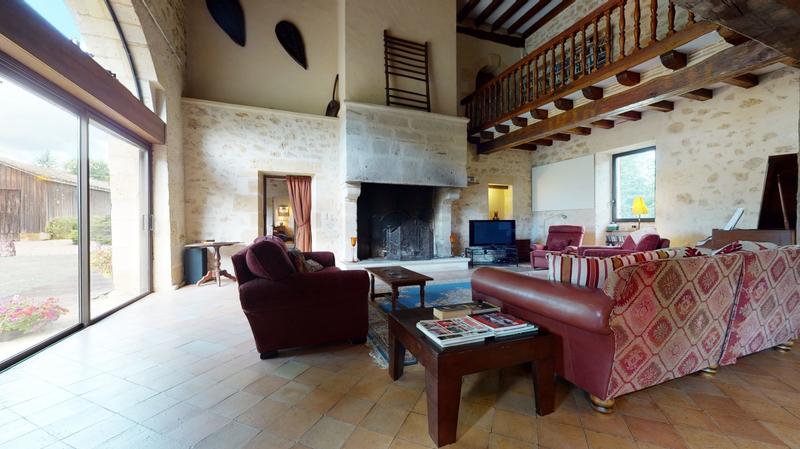 Maison traditionnelle - 517 m² - 10 pièces