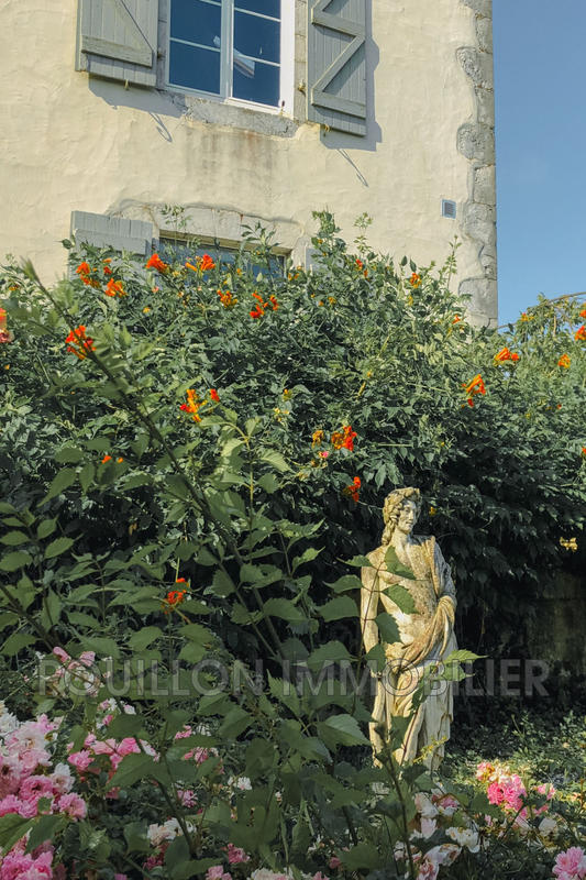 Demeure - 330 m² - 12 pièces