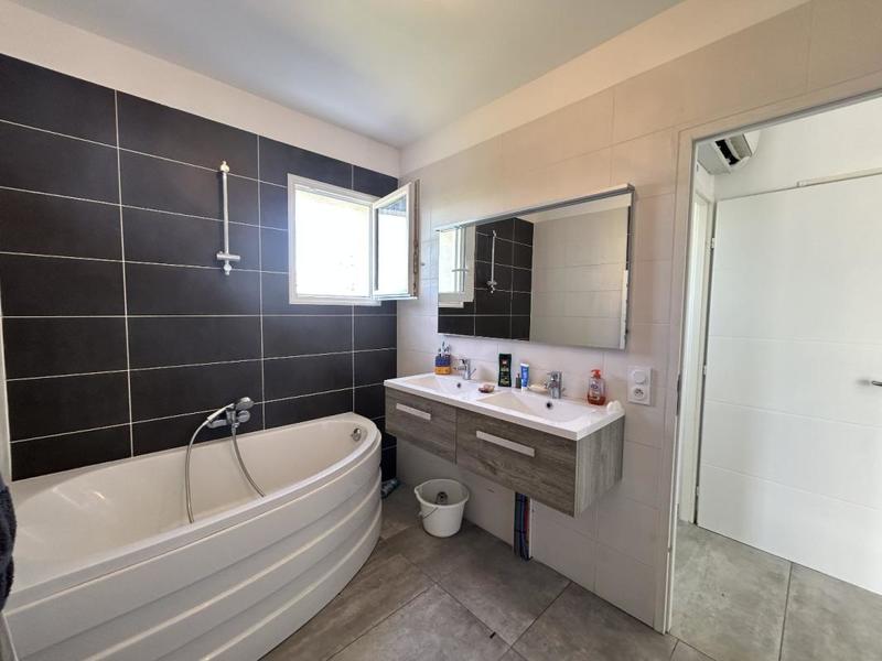 Maison - 130 m² - 8 pièces