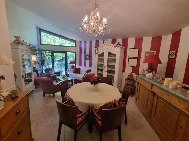 Maison - 256 m² - 5 pièces