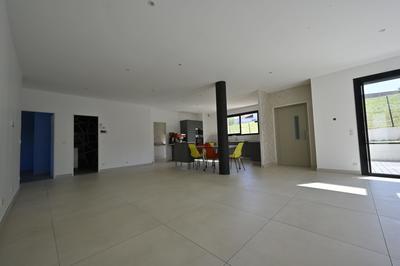 Maison - 202 m² - 5 pièces