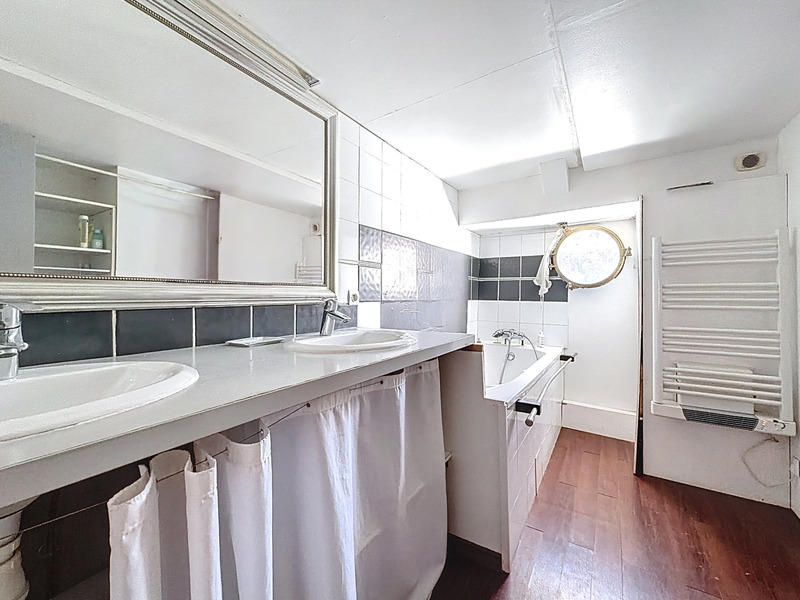 Péniche - 180 m² - 7 pièces