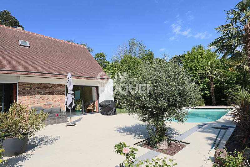 Maison - 244 m² - 8 pièces