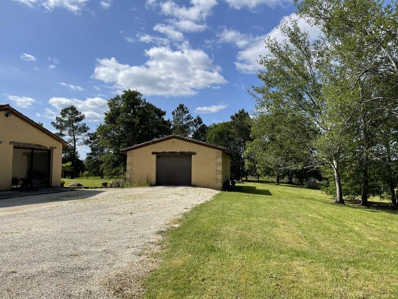 Maison traditionnelle - 210 m² - 6 pièces