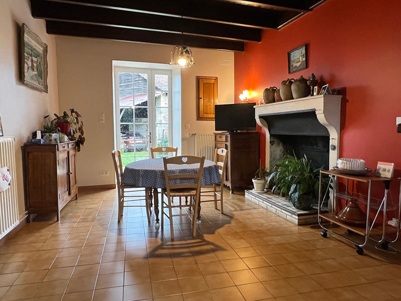 Maison - 250 m² - 8 pièces